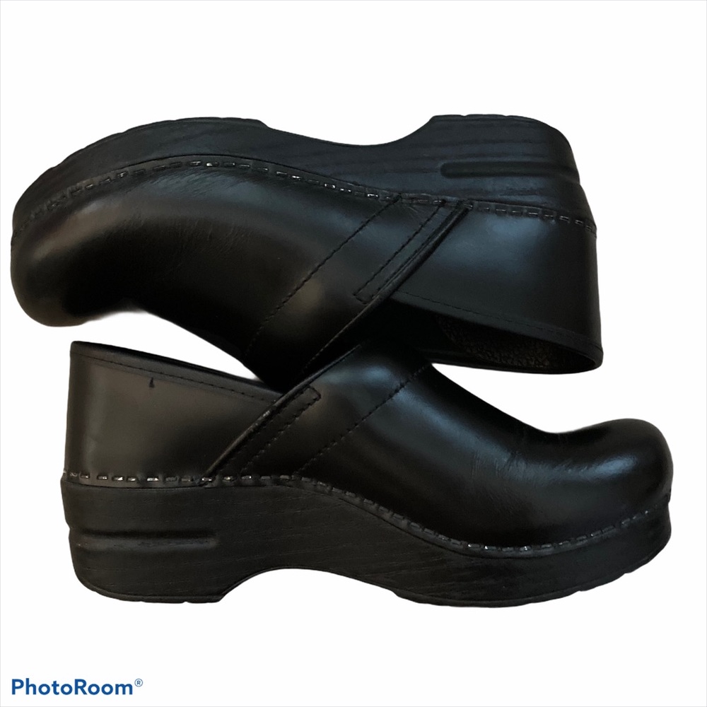 Dansko leather black comfort clog 38 wide